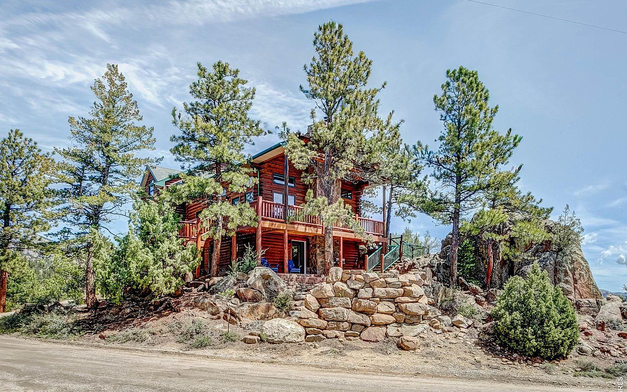 The granite peaks of Estes Park